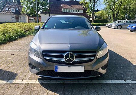 Mercedes-Benz A 180 (BlueEFFICIENCY) Urban