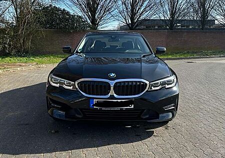 BMW 320 i xDrive Advantage