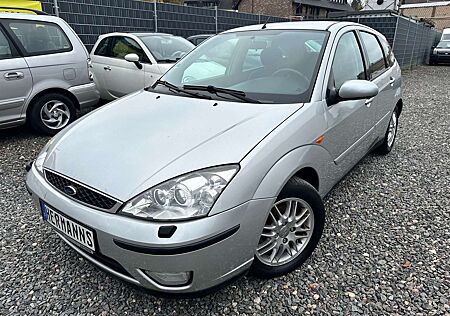 Ford Focus Ghia *2.HAND / ALLWETTERREIFEN / TÜV NEU*