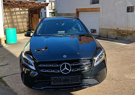 Mercedes-Benz GLA 220 GLA Diesel CDI 4Matic 7G-DCT Urban 1 Jahr MB 100 G