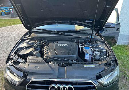 Audi A4 Avant 8 Gang Diesel 2.0 TDI DPF multitr.Attr.