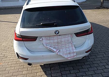 BMW 330 e Advantage