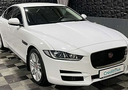 Jaguar XE Pure, Navi, Sitzheizung, Tempomat, Xenon