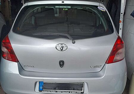 Toyota Yaris 1.3 linea sol