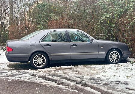 Mercedes-Benz E 280 4-Matic Classic