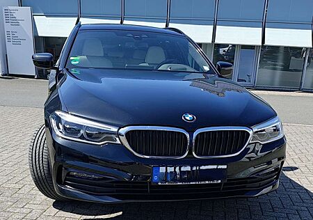 BMW 520 xDrive Touring Sport Line 8fach Pano Standhzg