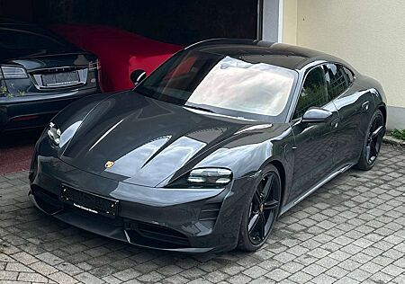 Porsche Taycan Turbo