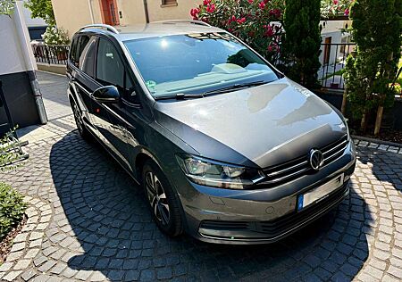 VW Touran Volkswagen 2.0 TDI SCR DSG IQ.DRIVE