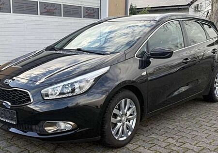 Kia XCeed Ceed SW / cee'd SW 1.6 NAVI KLIMA *TÜV NEU* FIFA World Cup Edition