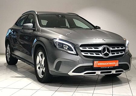 Mercedes-Benz GLA 200 DSG LED KLIMA NAV PDC SHZ TEMP