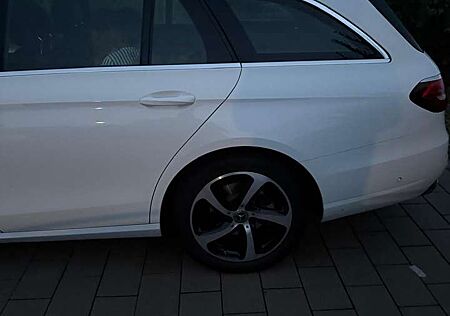 Mercedes-Benz E 220 d 4Matic T 9G-TRONIC Avantgarde