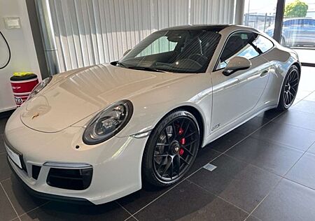 Porsche 991 Carrera 4 GTS