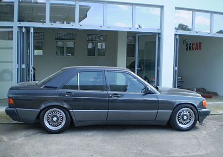 Mercedes-Benz 190 E 2.3 / Automatik / Klimaanlage / el.Schiebedach..