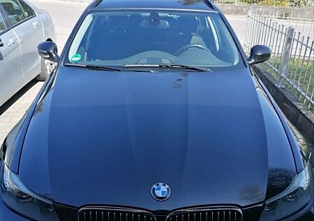 BMW 320i 320 3er Touring Touring Exclusive (Motorschaden)