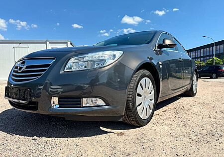 Opel Insignia Edition 4x4*64.000 km*8-fach bereift*