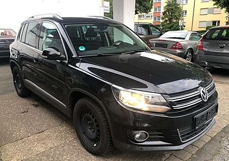 VW Tiguan Volkswagen Sport *Bj.2015 * 1.hand * 8fachbereift *TÜV Neu