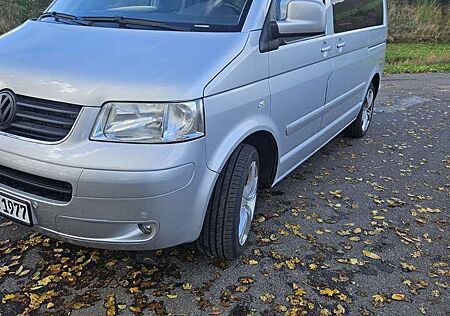 VW T5 Multivan Volkswagen Comfortline Motor+Getriebe NEU Scheckheft gepflegt
