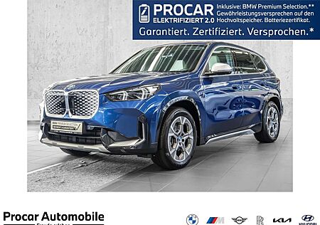 BMW iX1 xDrive30 xLine HUD PANO ACC RFK
