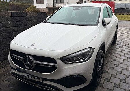 Mercedes-Benz GLA 200 GLA 7G-DCT Progressive