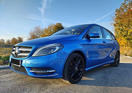 Mercedes-Benz B 180 CDI "2. Hd., Sport Paket, Navi, Klima, Pano"