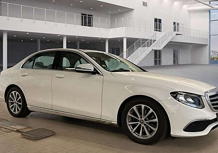 Mercedes-Benz E 200 E Lim. Kamera LED Leder Schiebedach