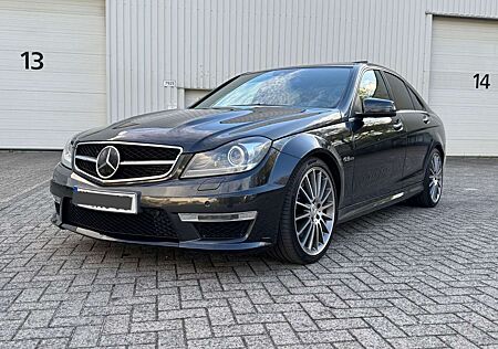 Mercedes-Benz C 63 AMG P-Package Sperrdiff Designo DEUTSCH