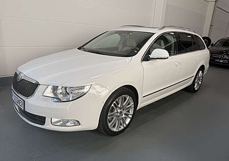 Skoda Superb Elegance4x4 Pano*Navi*4x Sitzh.*Tempo.*Standh.*PDC