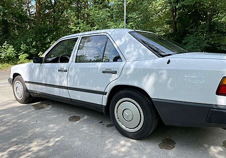 Mercedes-Benz E 260
