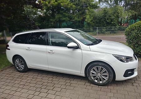 Peugeot 308 PureTech 130 GPF Stop & Start Allure Pack