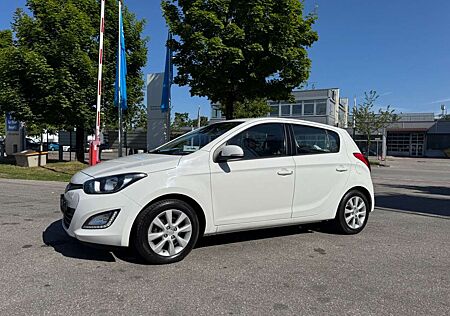 Hyundai i20 Classic / Tüv u.Inspektion neu / Garantie !!