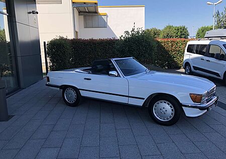 Mercedes-Benz SL 500 mit Rücksitzen und Hardtop