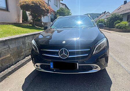 Mercedes-Benz GLA 200 7G-DCT Style