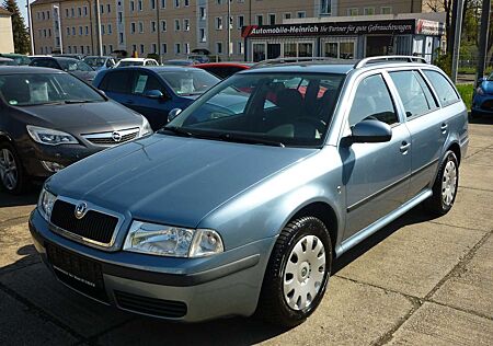 Skoda Octavia 1.6 Combi Tour Scheckheftgepflegt...! AHK...!