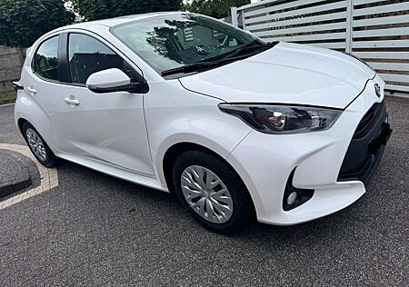 Toyota Yaris 1,5 Hybrid Automatik Kamera Netto 13433€