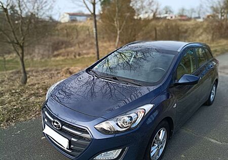 Hyundai i30 blue Kombi 1.6 GDi