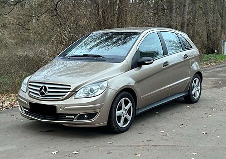 Mercedes-Benz B 200 B *Automatik* *Navi* *AHK*