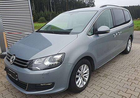 VW Sharan Volkswagen 2.0TDI AHK!Standh!R.Kam!KeyGo!Bi-Xen!230V!