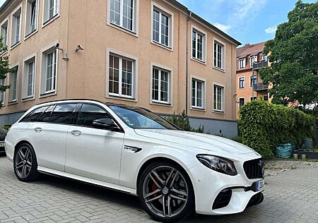 Mercedes-Benz E 63 AMG E 63 S AMG 4M/Night/3D-Sound/Carbon/Head-up/StHz