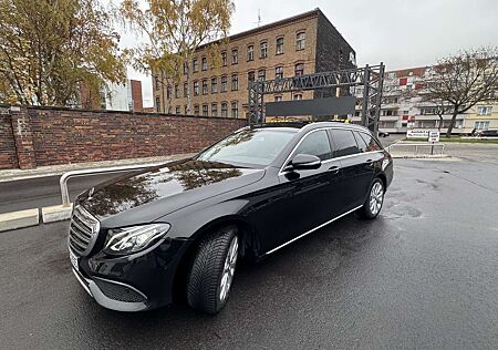 Mercedes-Benz E 220 Pano-Schiebedach SHZ Leder Exclusive Service Neu