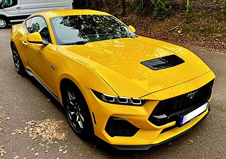 Ford Mustang Fastback GT 5.0 V8 Autom. MagneRide Neu!