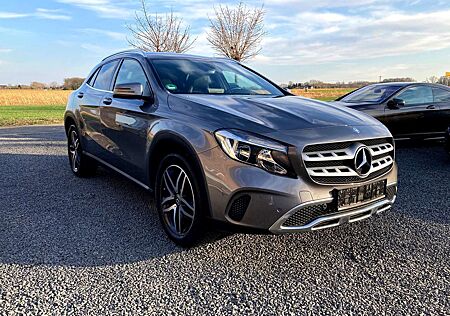 Mercedes-Benz GLA 200 // Automatik // akt. Parkassistent // NAVI