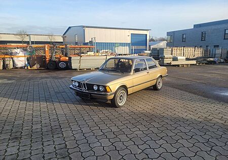 BMW 323 E 21 i