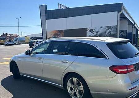 Mercedes-Benz E 220 d T 9G-TRONIC . 7 Sitze , Automatik, Leder,