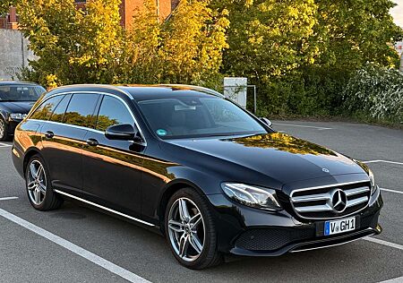 Mercedes-Benz E 220 d 4Matic Allrad/19Zoll AMG/LED/AHK