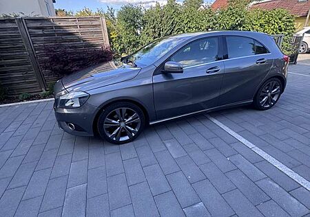 Mercedes-Benz A 180 (BlueEFFICIENCY) Style