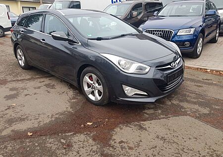 Hyundai i40 cw FIFA World Cup Edition Alu PDC Tüv Navi