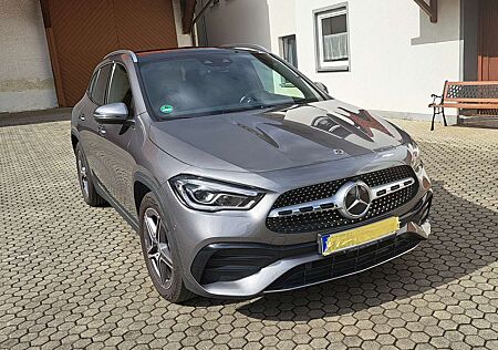 Mercedes-Benz GLA 250 4MATIC AMG+Pano.+Dach Led Kamera +Pdc+AHK