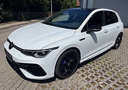VW Golf Volkswagen VIII Lim. R 4Motion / Panoramadach / ACC