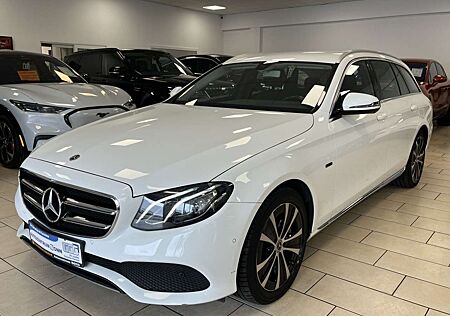 Mercedes-Benz E 300 de*Avangarde*AHK*Navi*LED*R.Cam*CarPlay