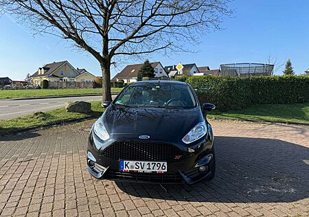 Ford Fiesta 1.6 EcoBoost mit Leder-Sport-Paket ST